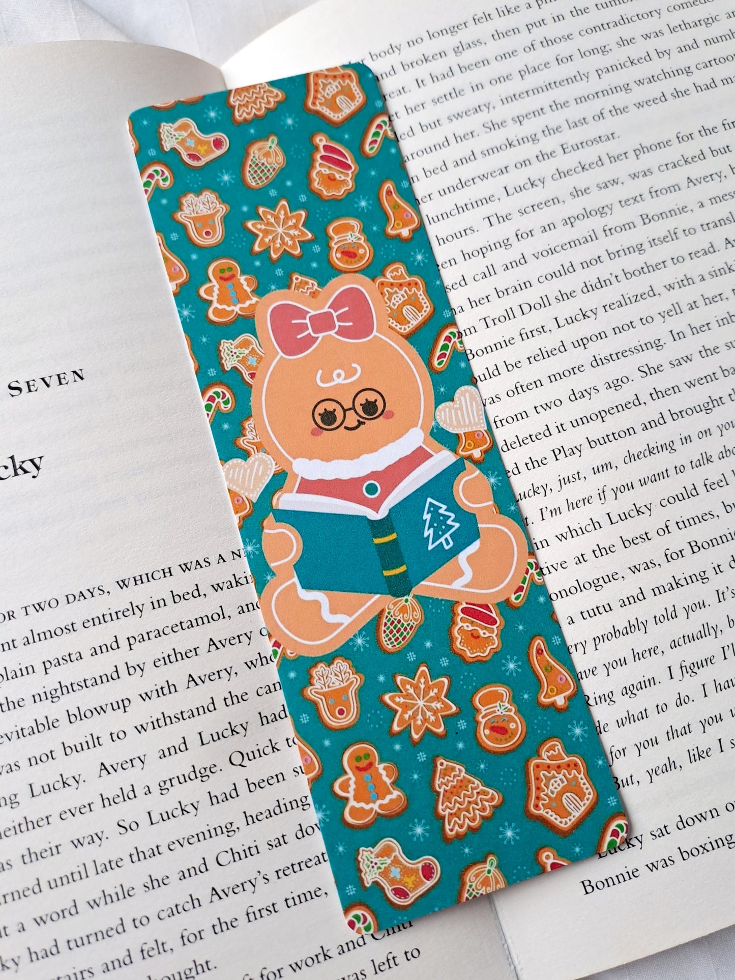 Reading Gingerbread festive bookmark
