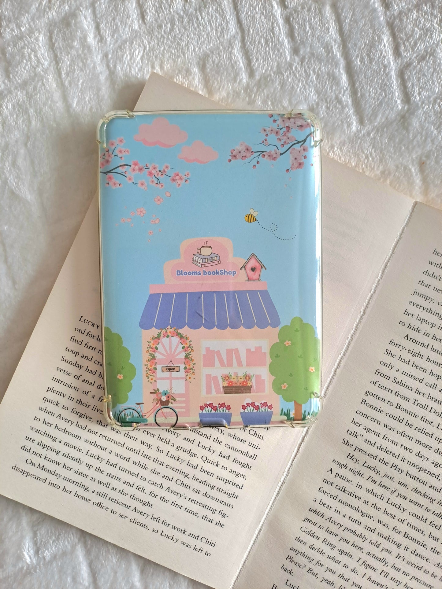 Blooms romance bookshop Kindle skin - Reading accessories | E reader | Booklover gift