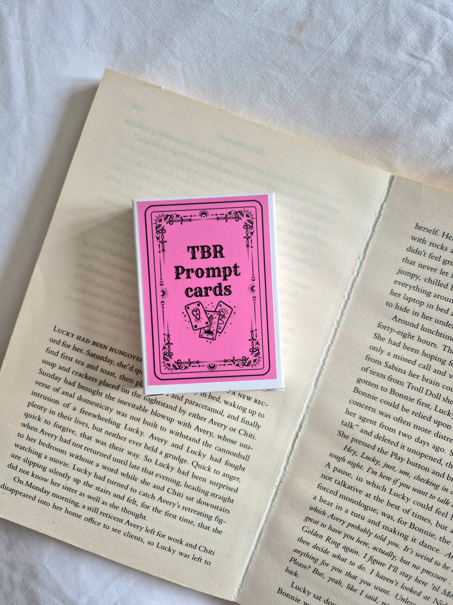 Tbr prompt cards for booklovers: Pack of cards, Pink and Black
