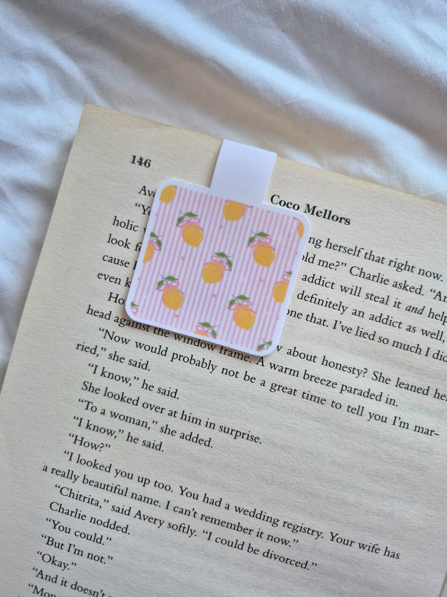 Lemon and bows spring magnetic bookmark