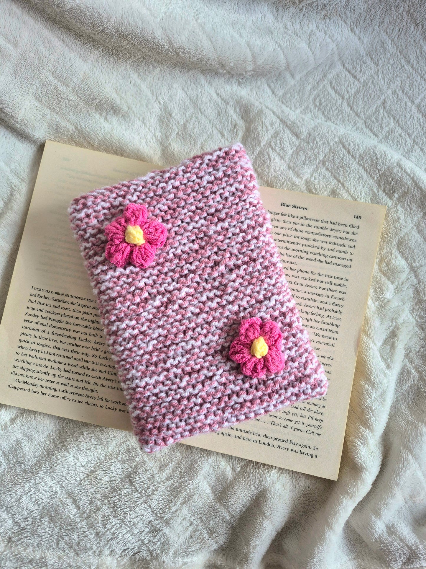 Large pink and white knitted Kindle sleeve with pink flowers