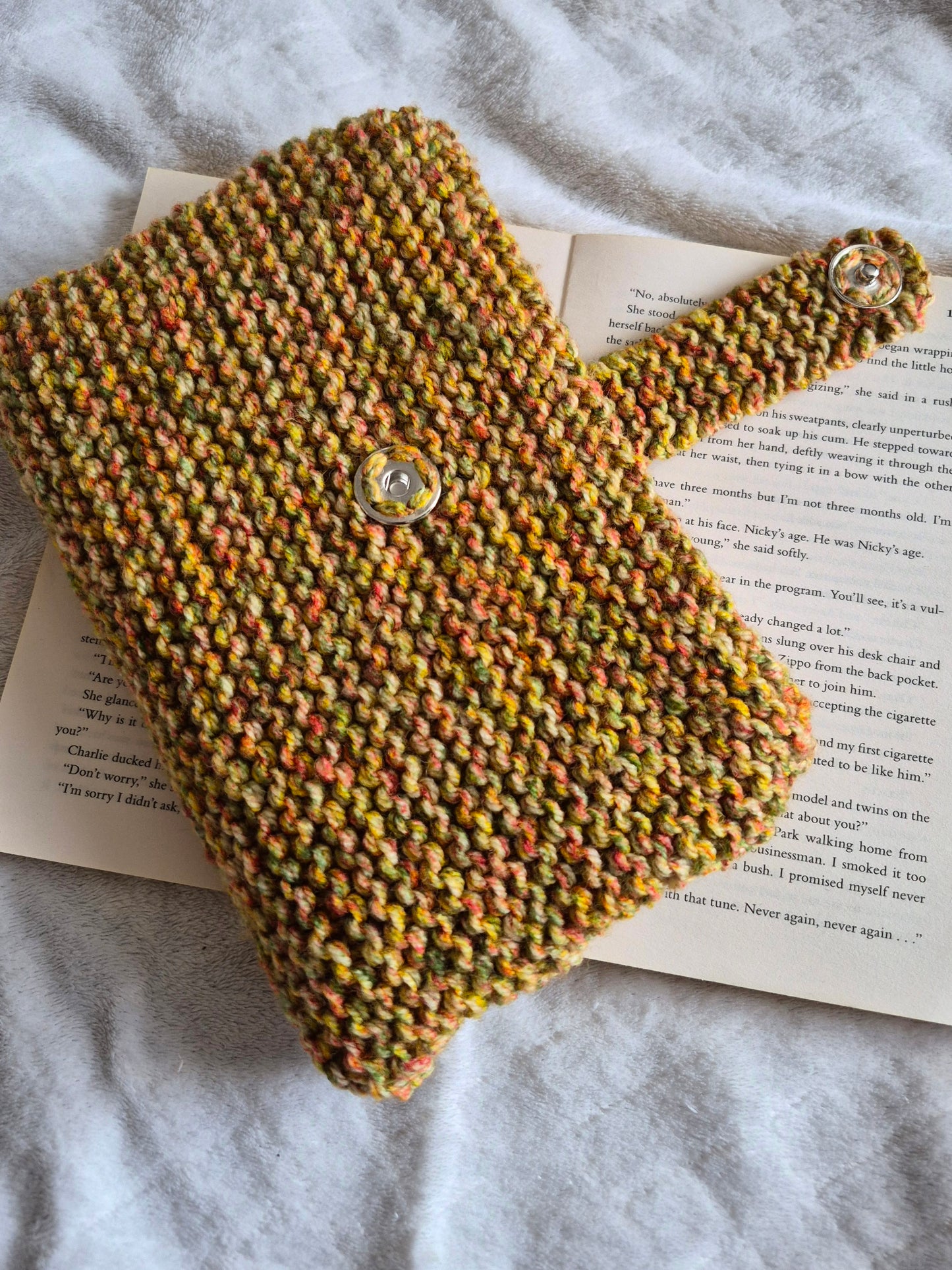 Mixed autumnal colours knitted book sleeve