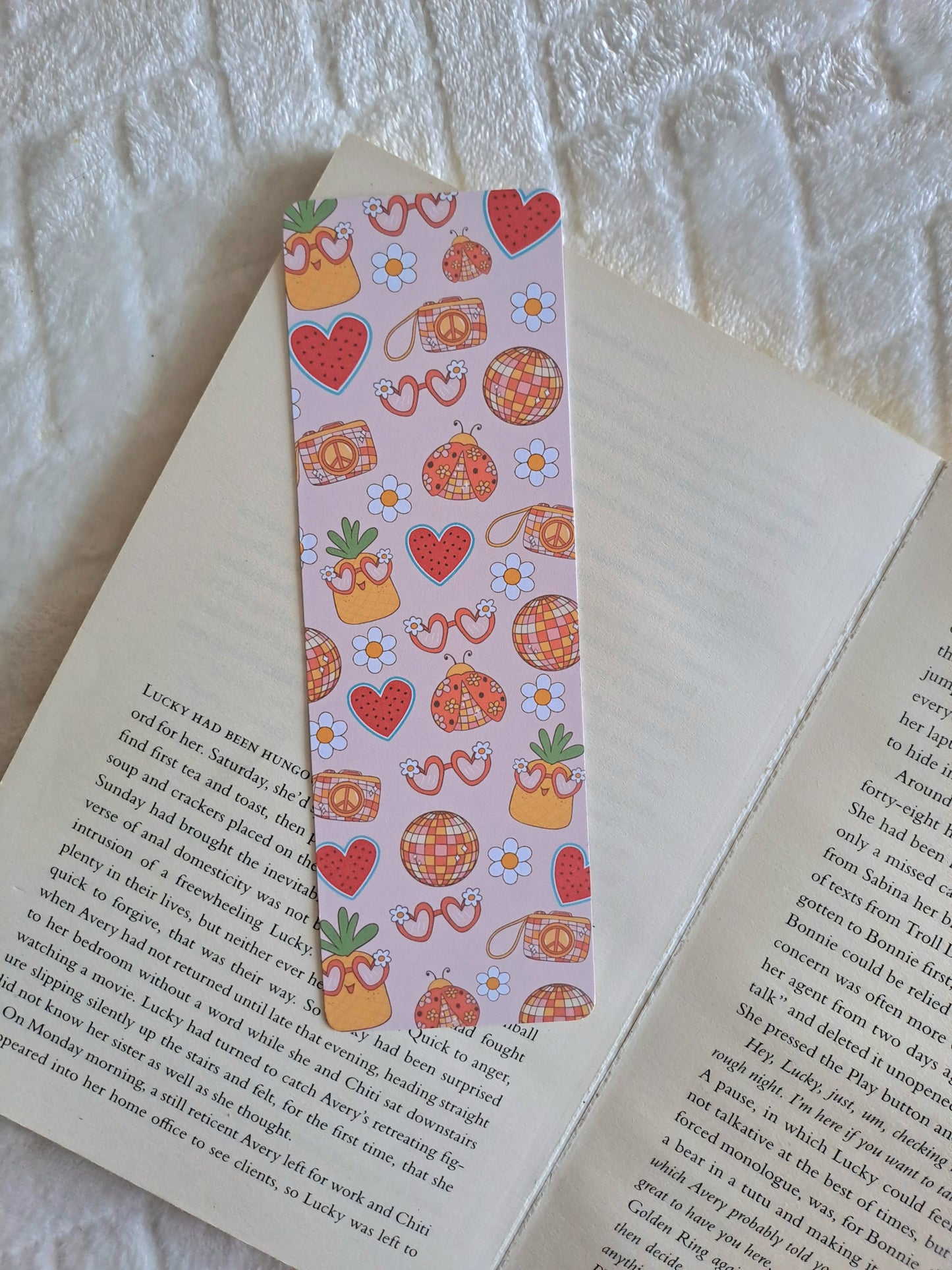 Retro summer bookmark - Double-sided print | Booklover gift | Lady bugs, love hearts, pineapples