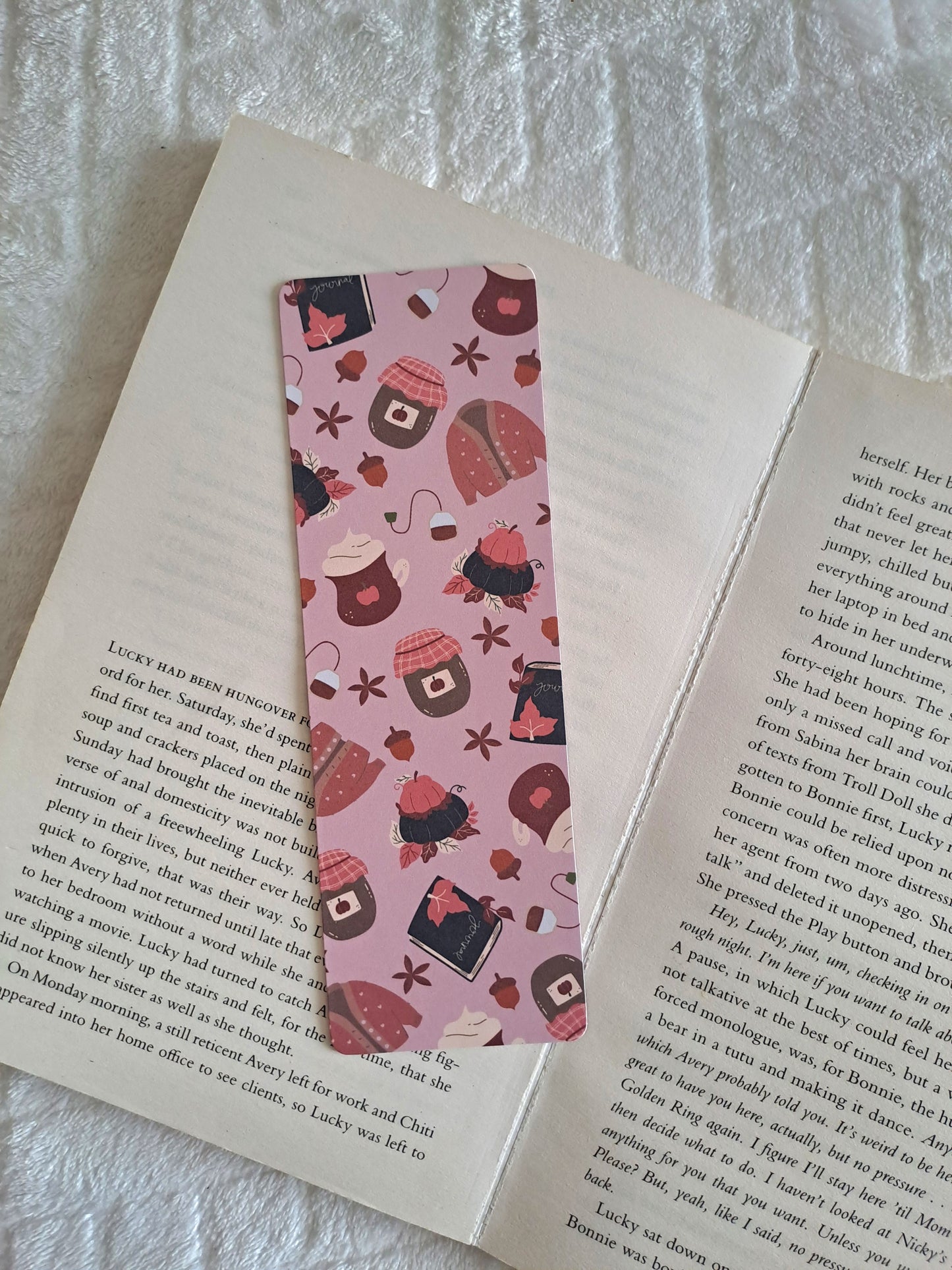 Autumnal cosy reading bookmark: Double-sided print