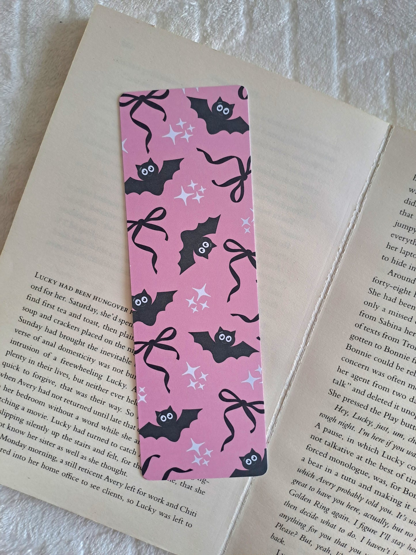 Bats and bows Halloween bookmark: Double-sided print