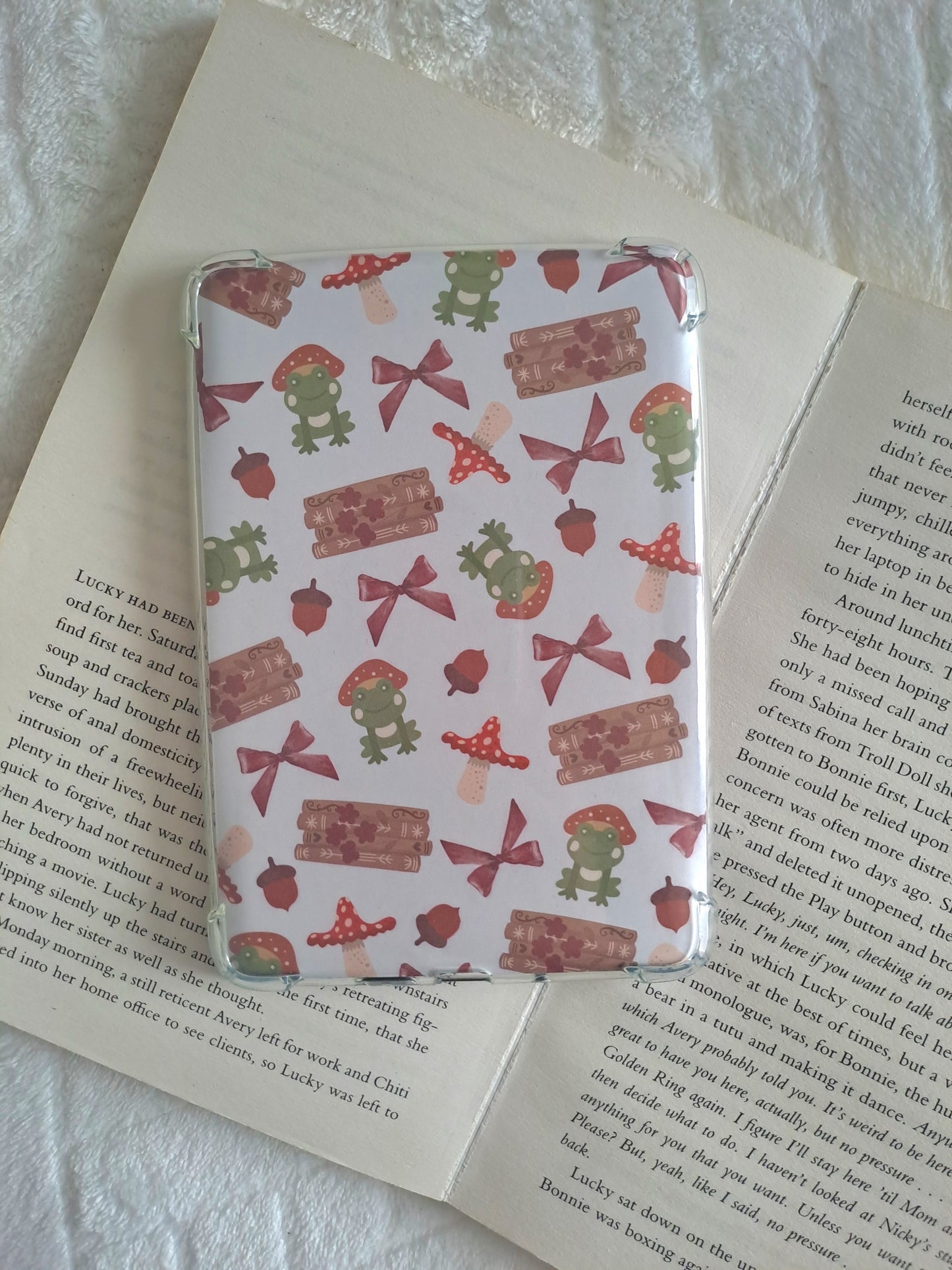 Frog and toadstool autumn kindle insert: Whimsical booklover gifts