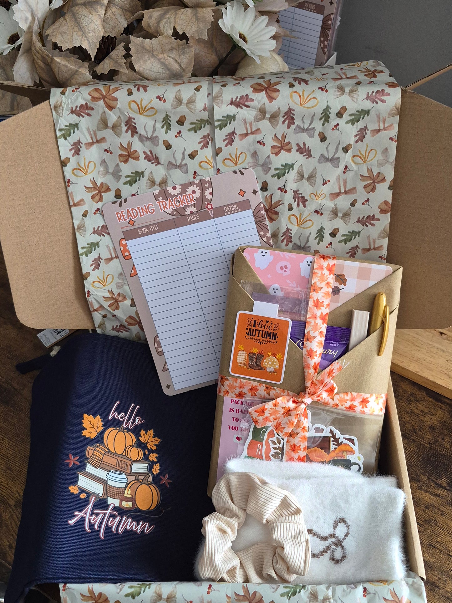 Autumn gift box for booklovers