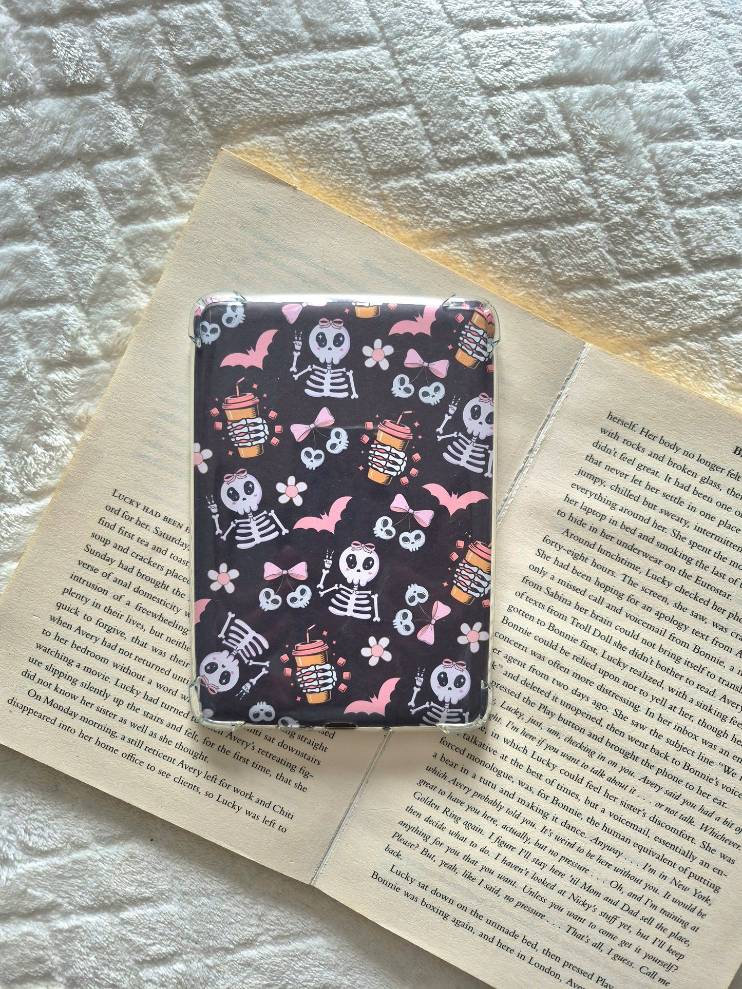 Gothic Kawaii skeleton and bats spooky season kindle insert.