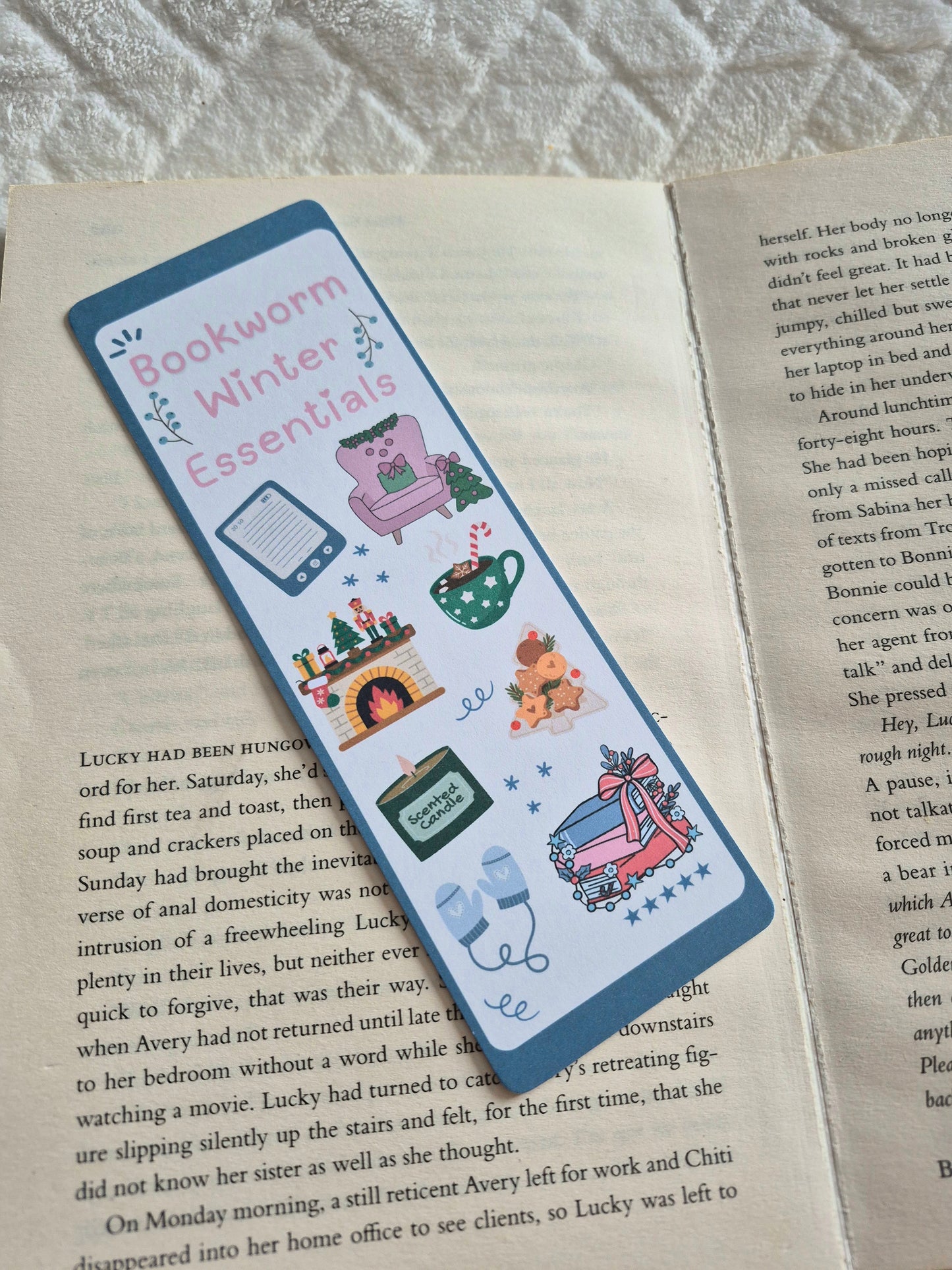 Bookworm winter essentials bookmark: Gift for booklover