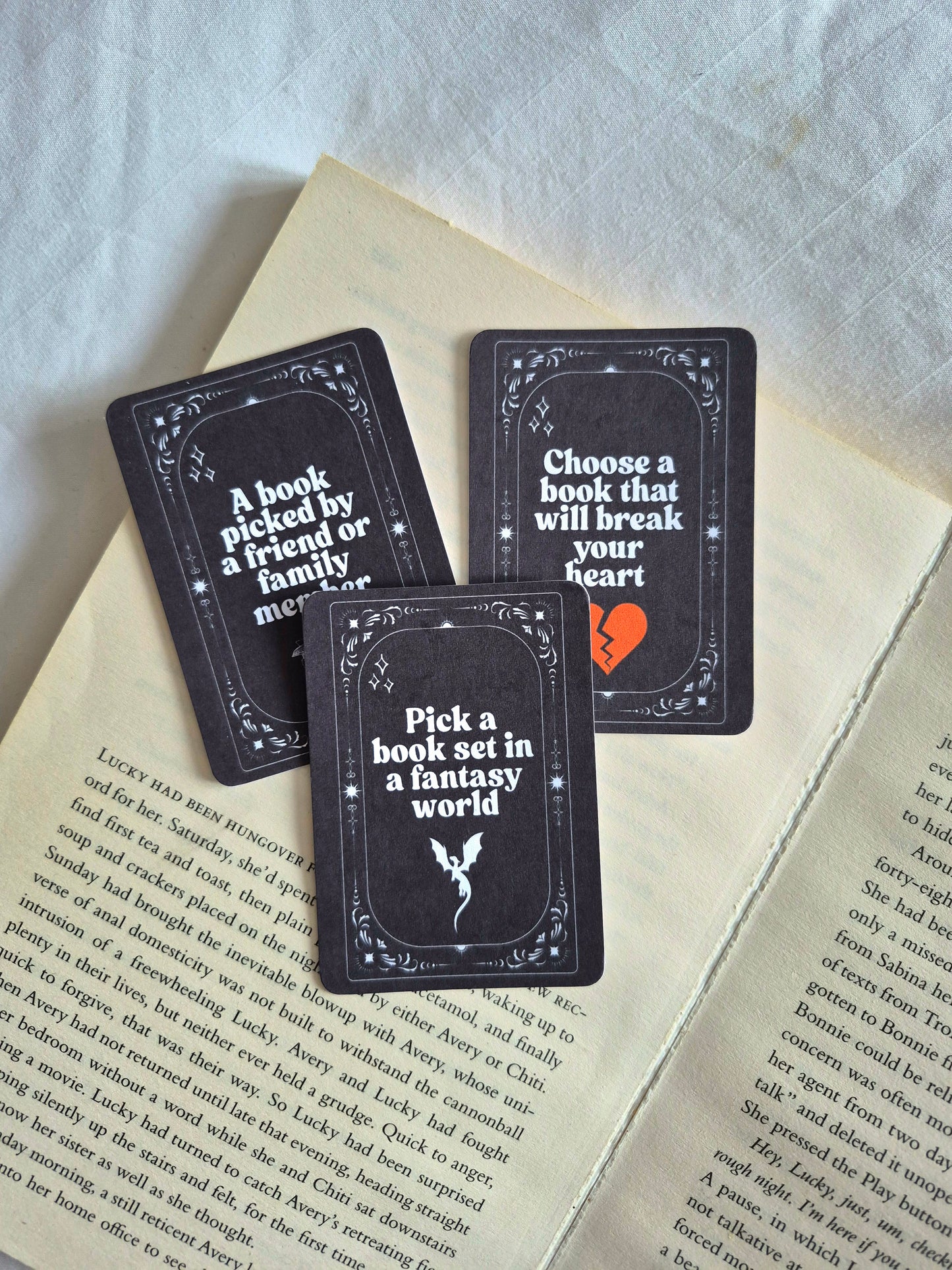 Tbr prompt cards for booklovers: Pack of cards, Pink and Black