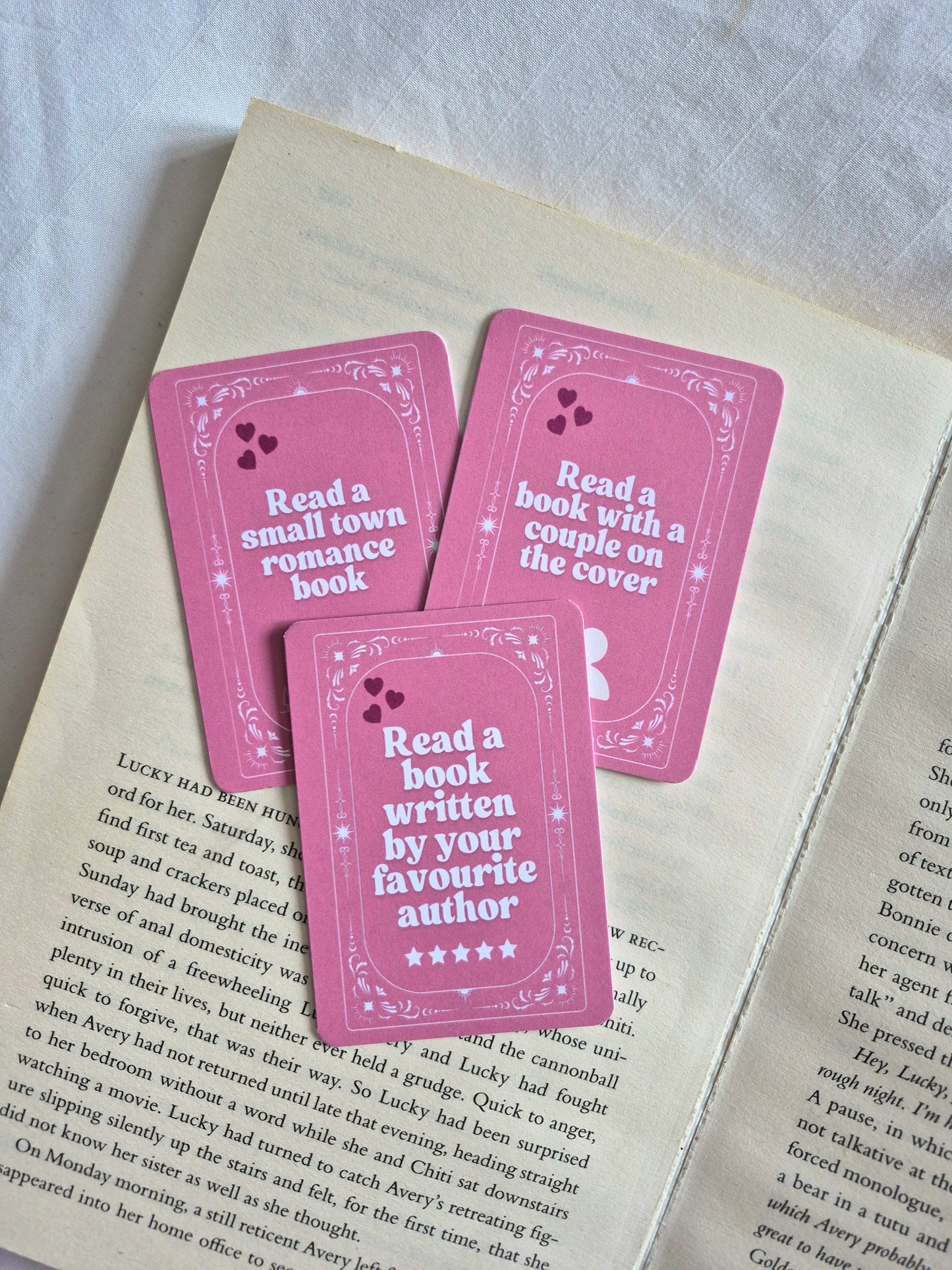 Tbr prompt cards for booklovers: Pack of cards, Pink and Black