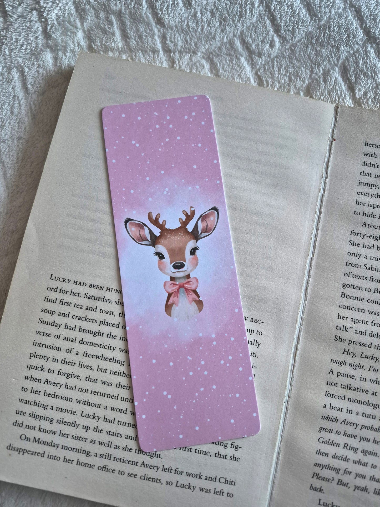 Pink reindeer bookmark: Festive gift for booklovers