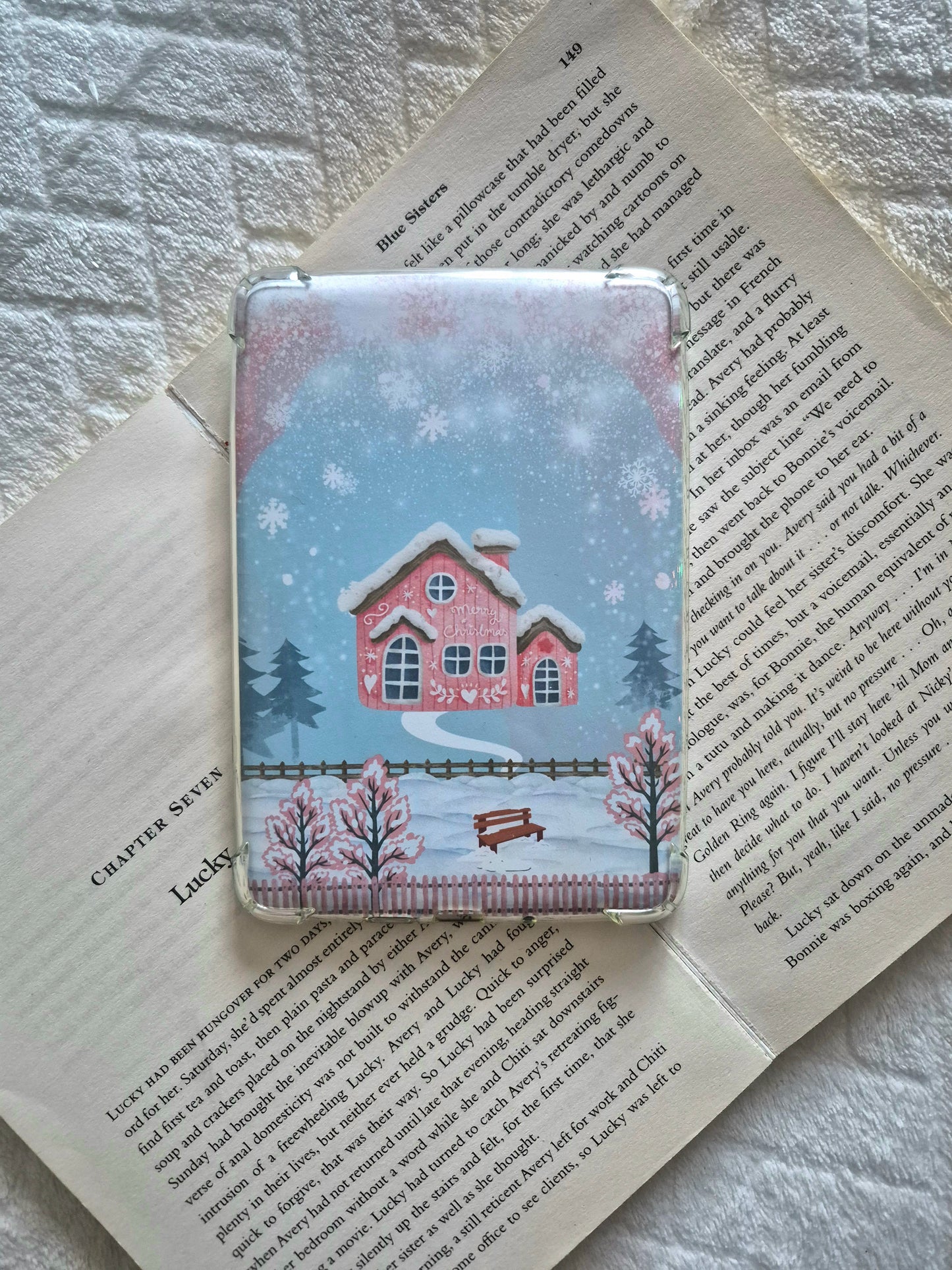 Winter cottage kindle insert: Christmas gift for booklovers