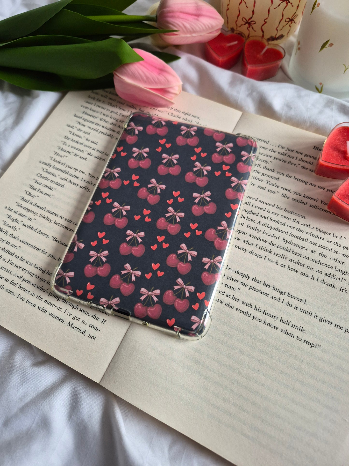 Cherry & bows black Kindle Insert