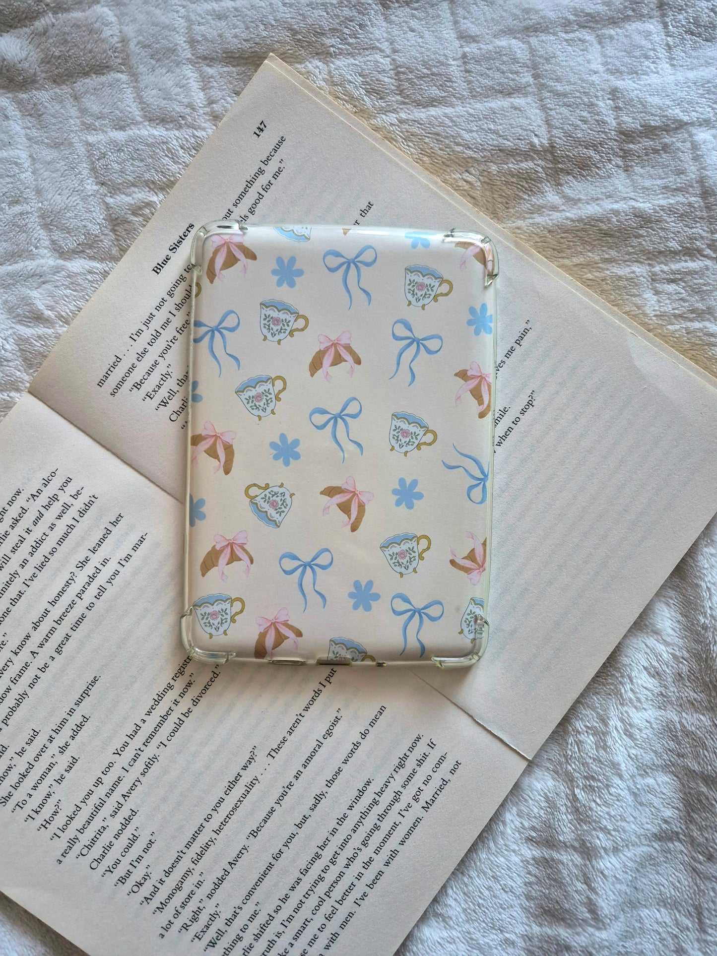 Crossiant and bows spring coquette kindle insert
