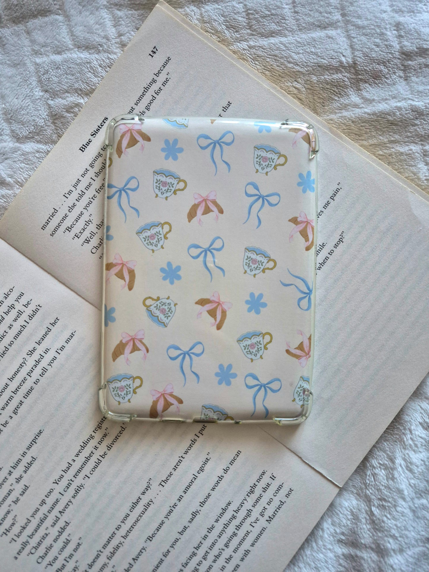 Crossiant and bows spring coquette kindle insert