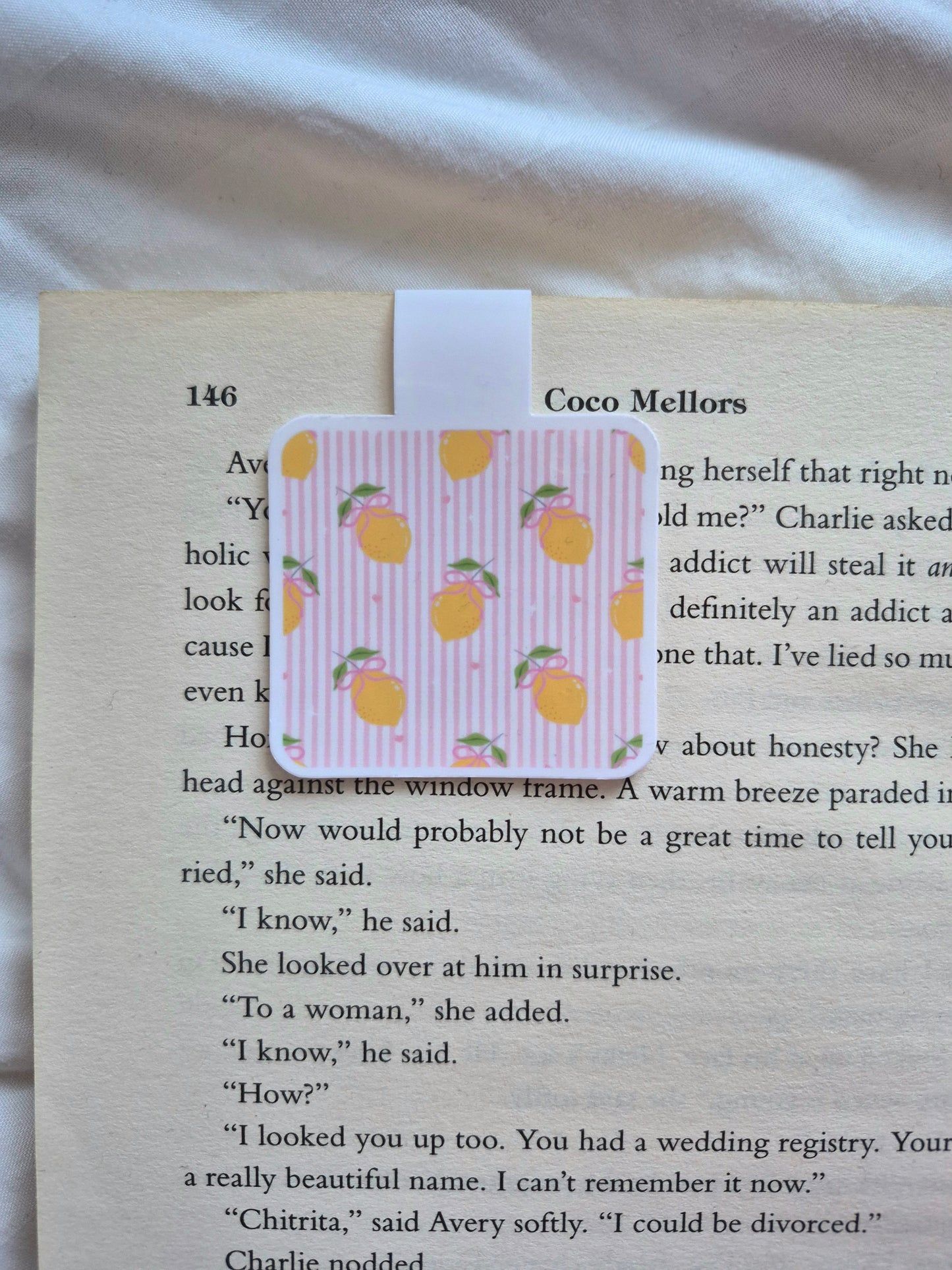 Lemon and bows spring magnetic bookmark