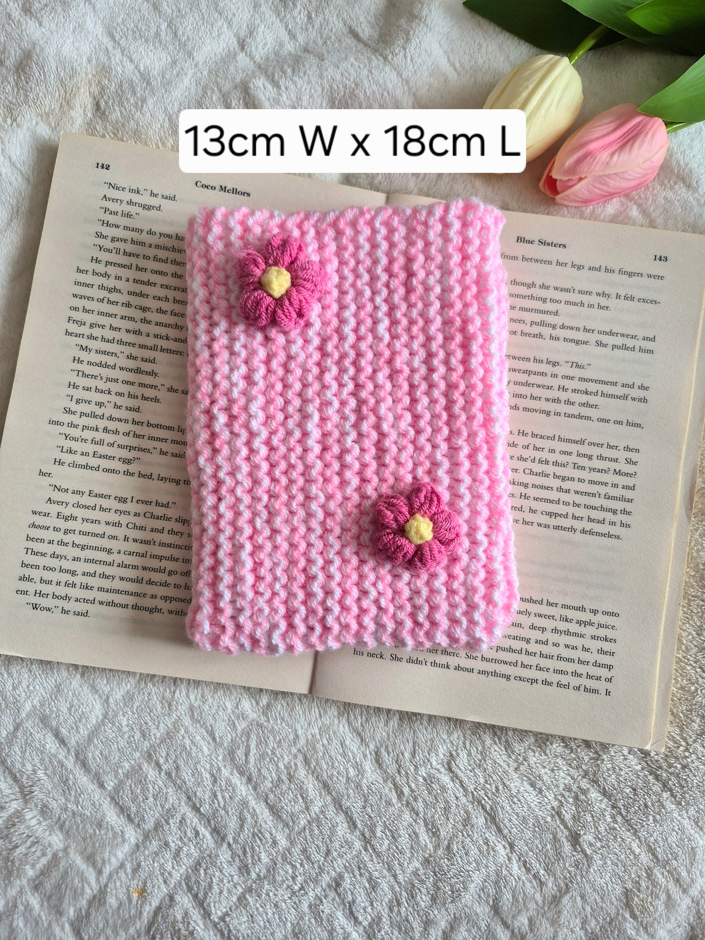 Small pink & White knitted Kindle sleeve with pink flowers