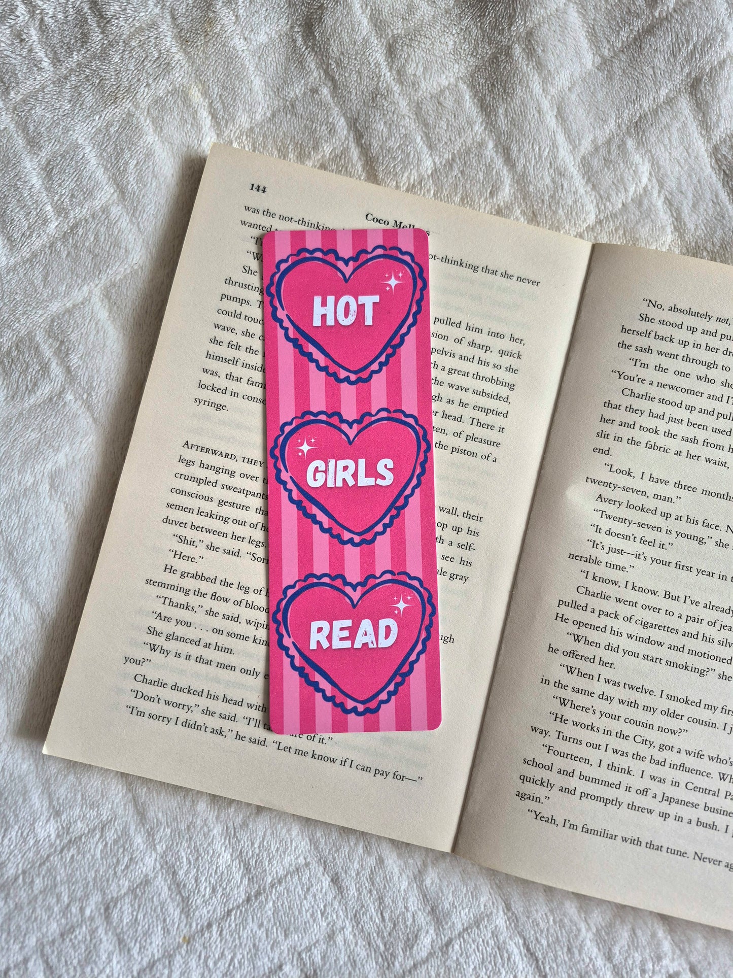 Hot Girls Read love hearts bookmark