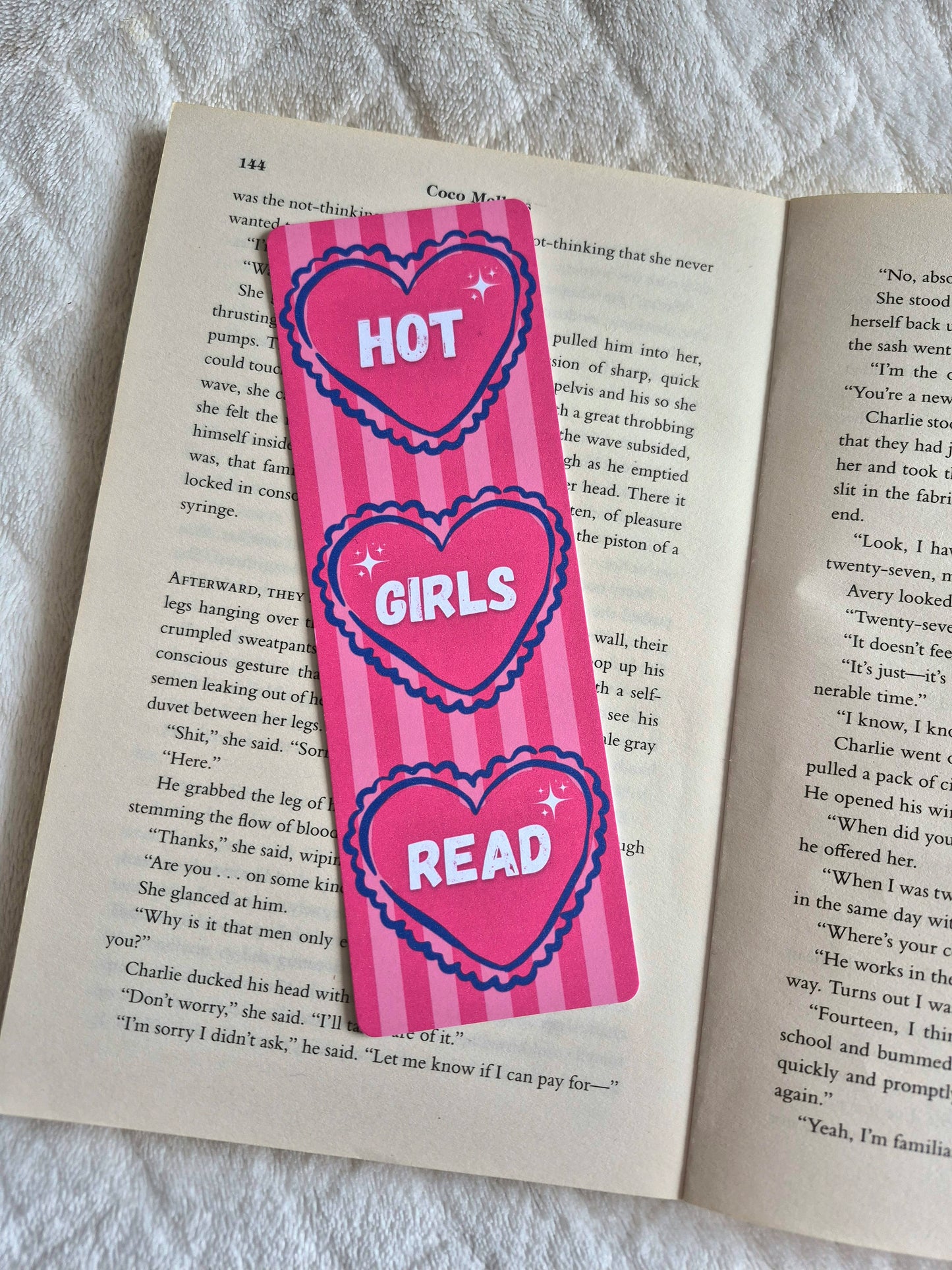 Hot Girls Read love hearts bookmark
