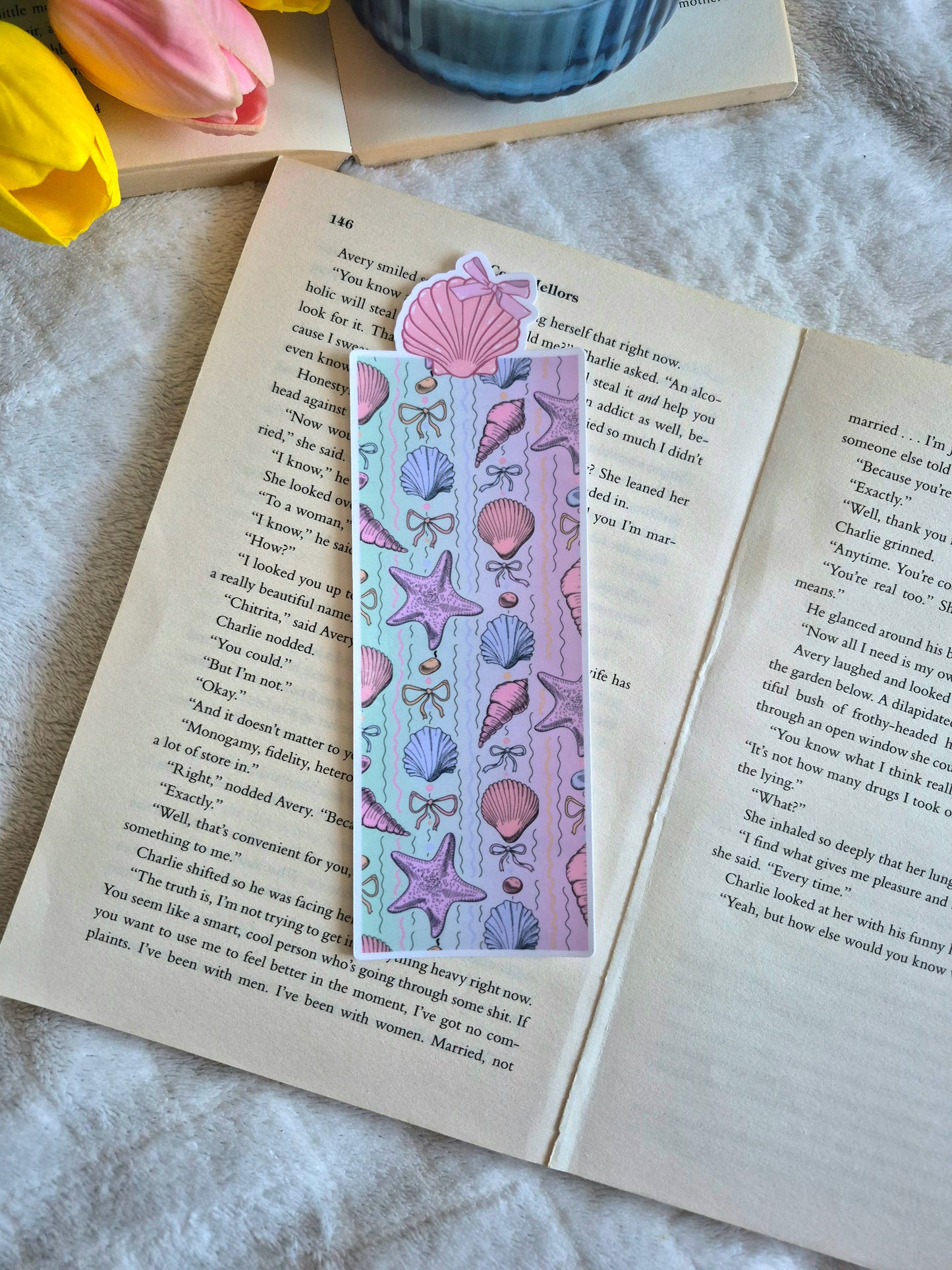 Die-cut seashells summer bookmark