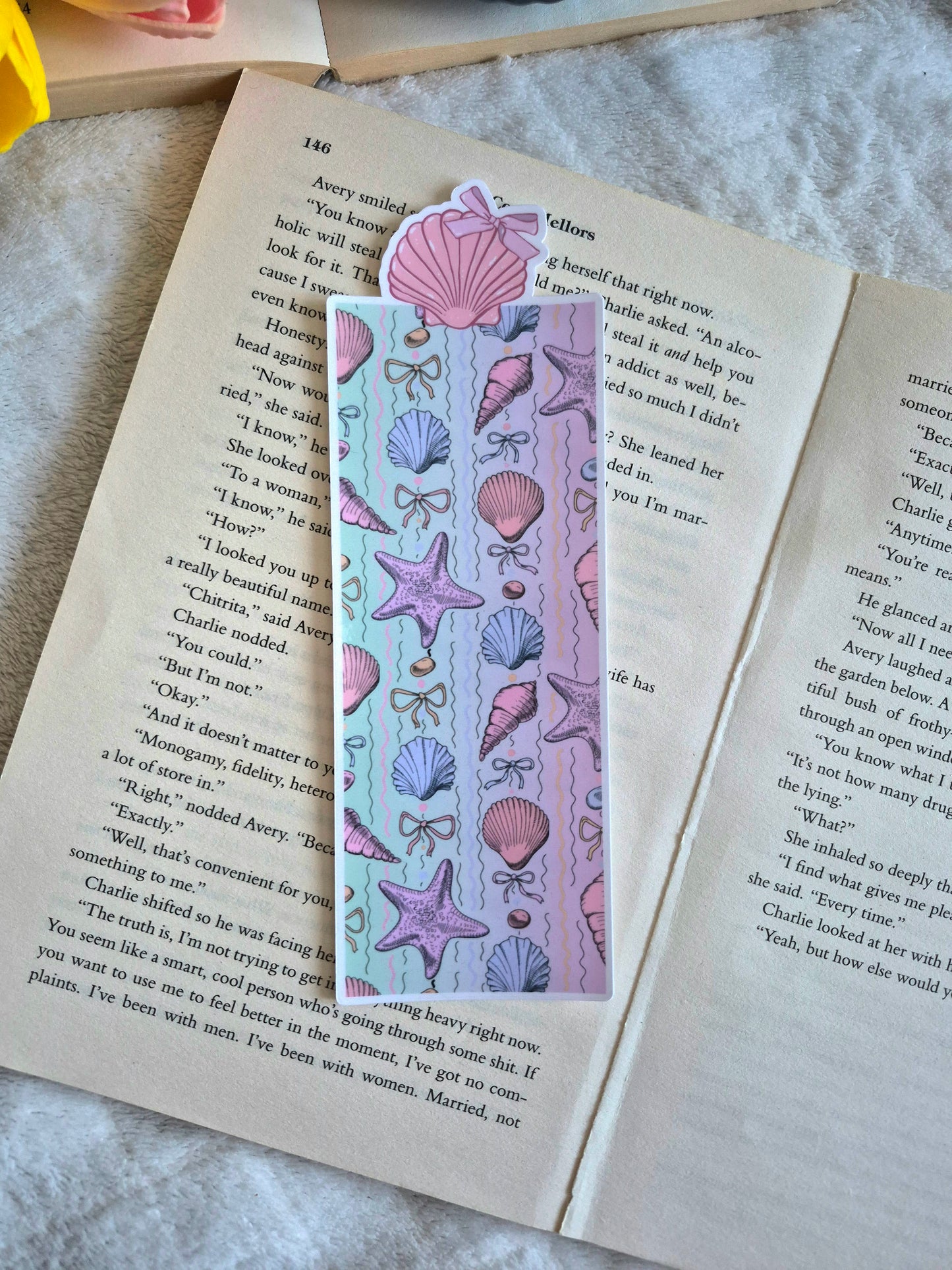 Die-cut seashells summer bookmark