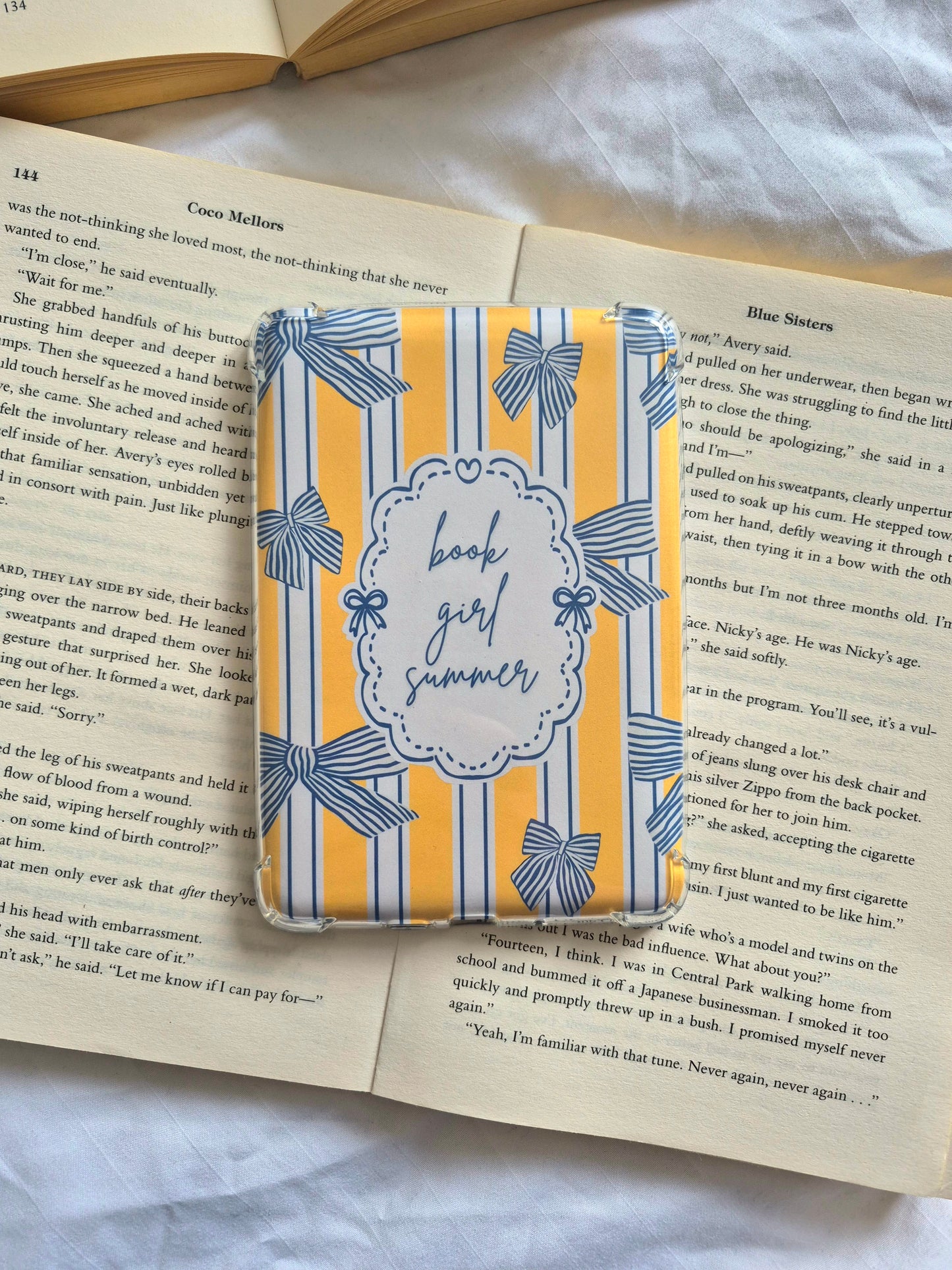 Book girl summer Kindle insert with blue bows