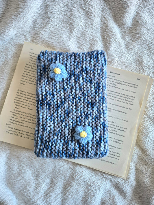 Blue and white knitted book sleeve (OOPS PRODUCT)