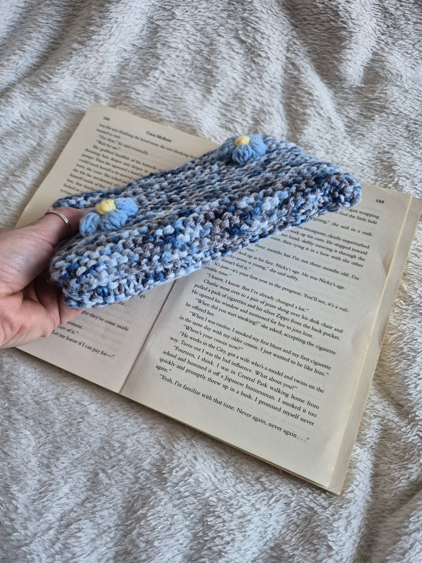 Blue and white knitted book sleeve (OOPS PRODUCT)