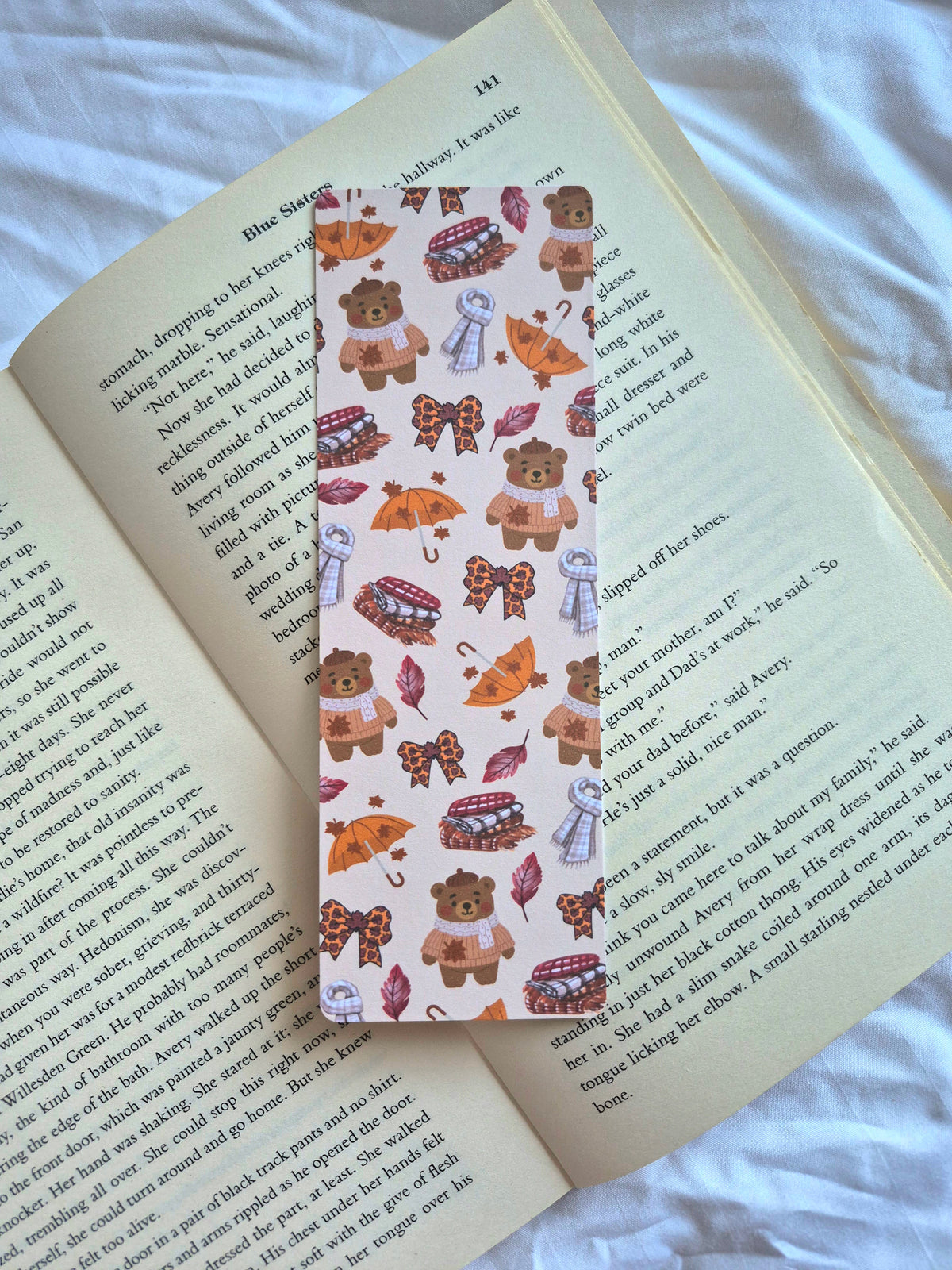 Teddy bear and bow autumnal reading bookmark