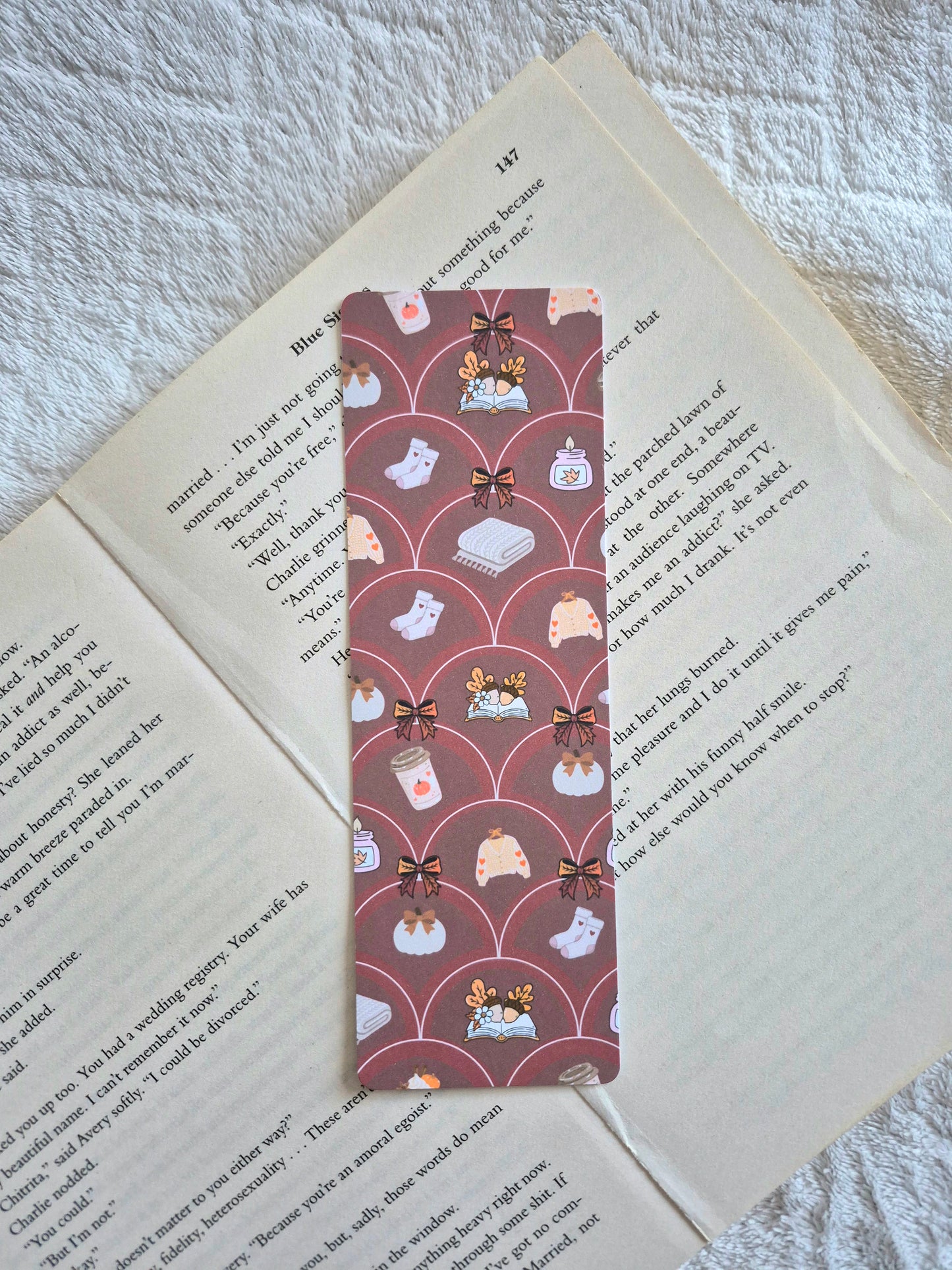 Cosy bookish autumn bookmark