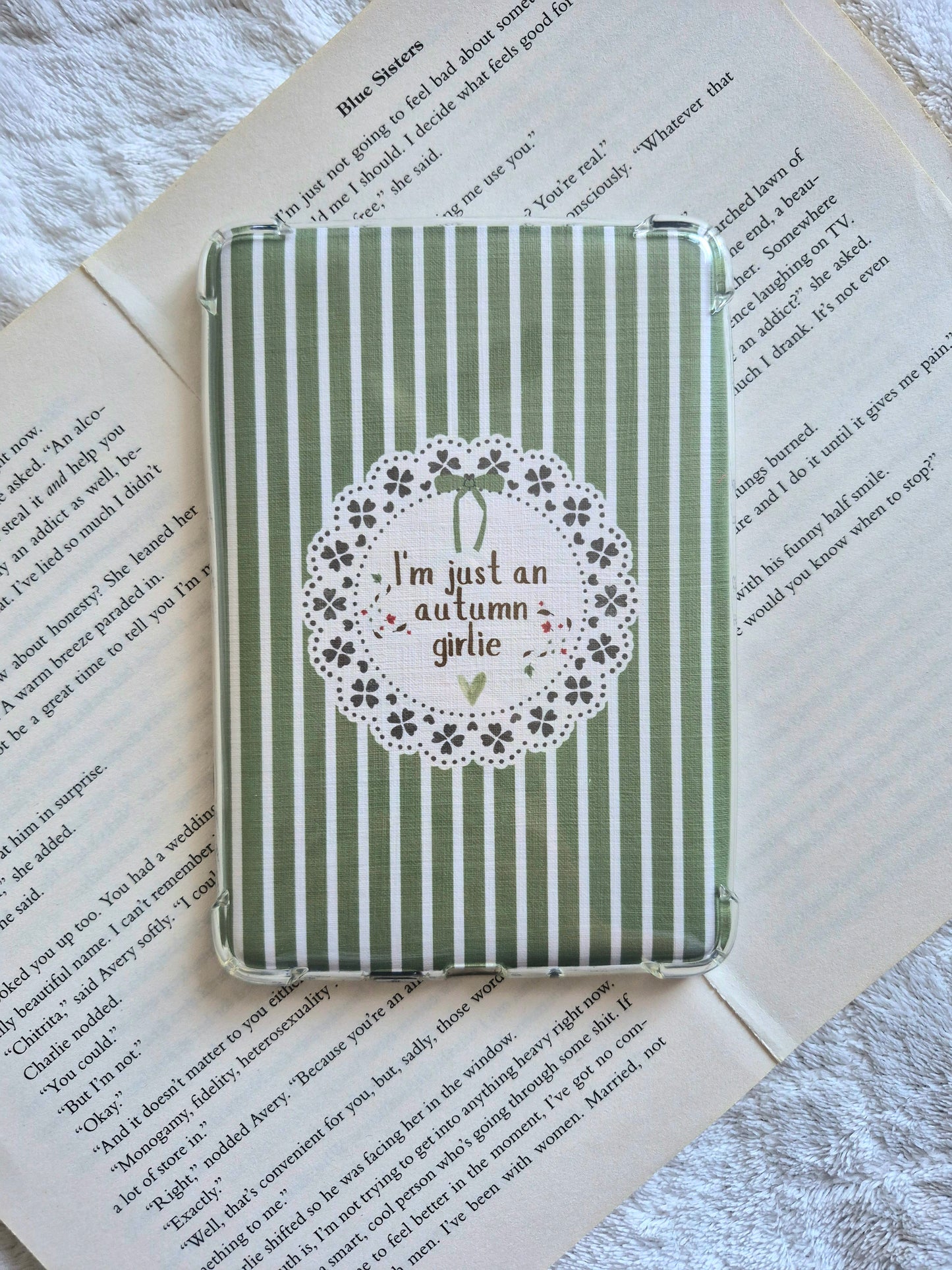 I'm just an autumn Girlie Kindle insert: Linen cardstock