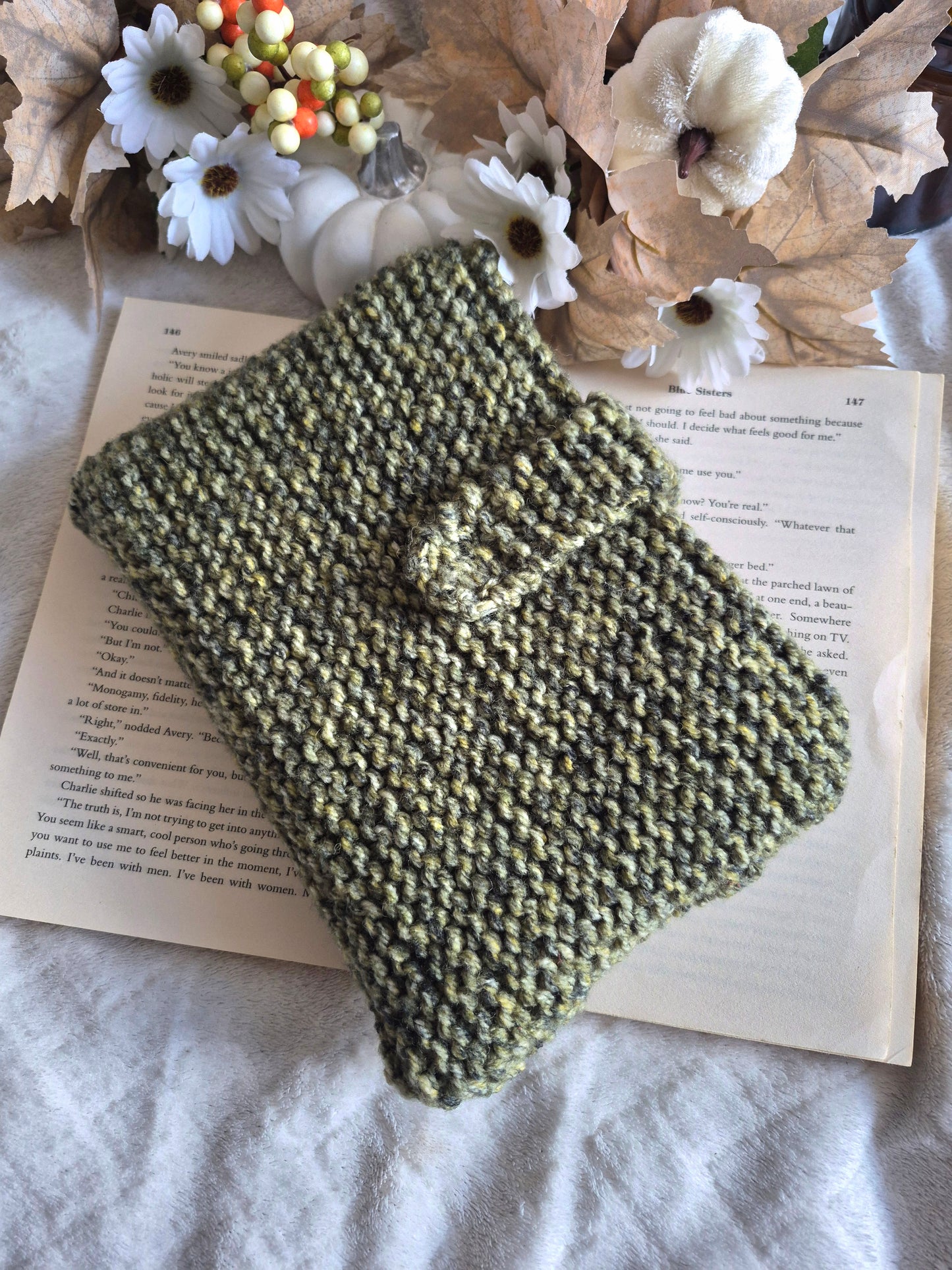 Dark Green autumnal knitted book sleeve
