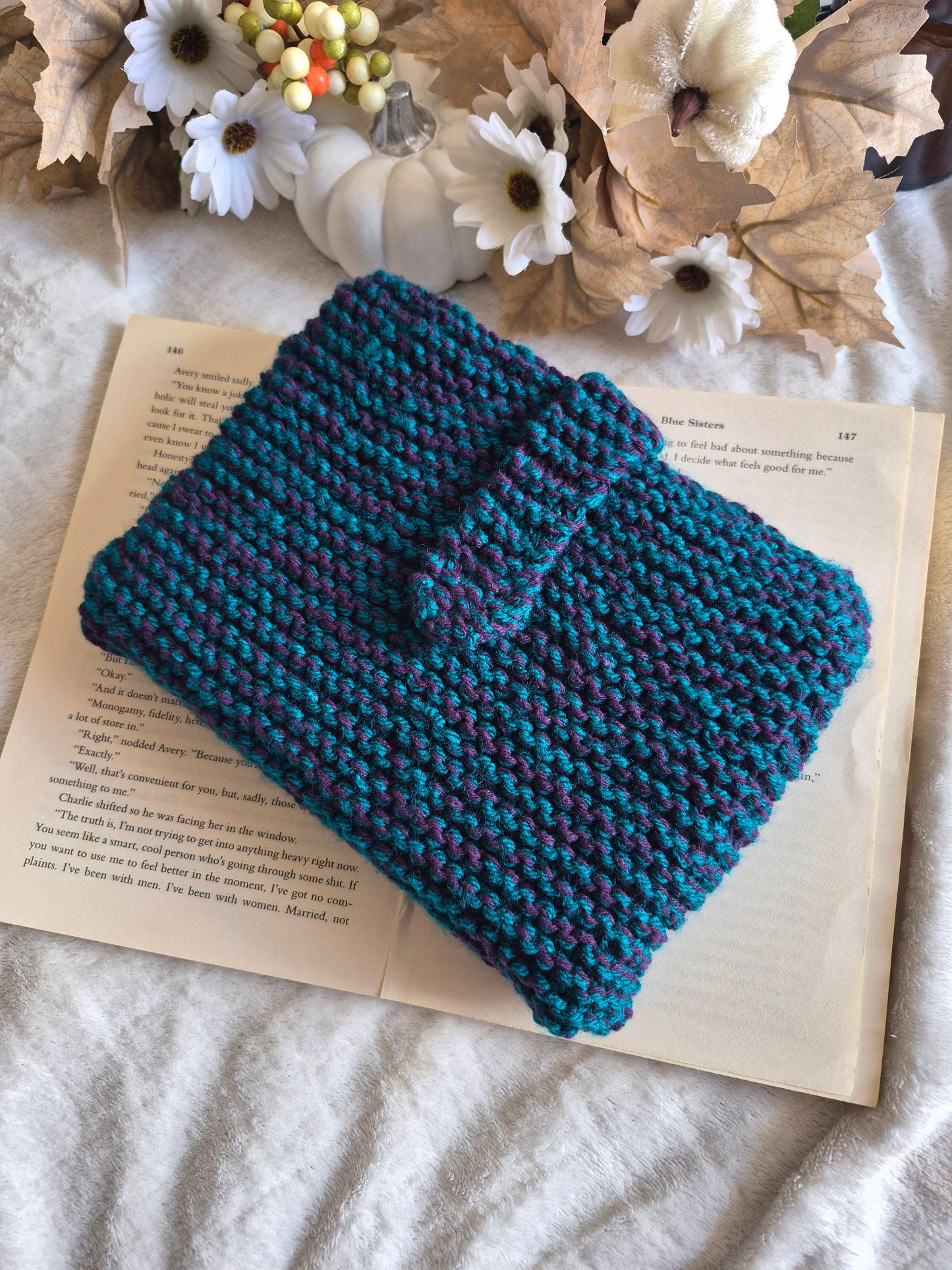 Dark blue and purple knitted book sleeve