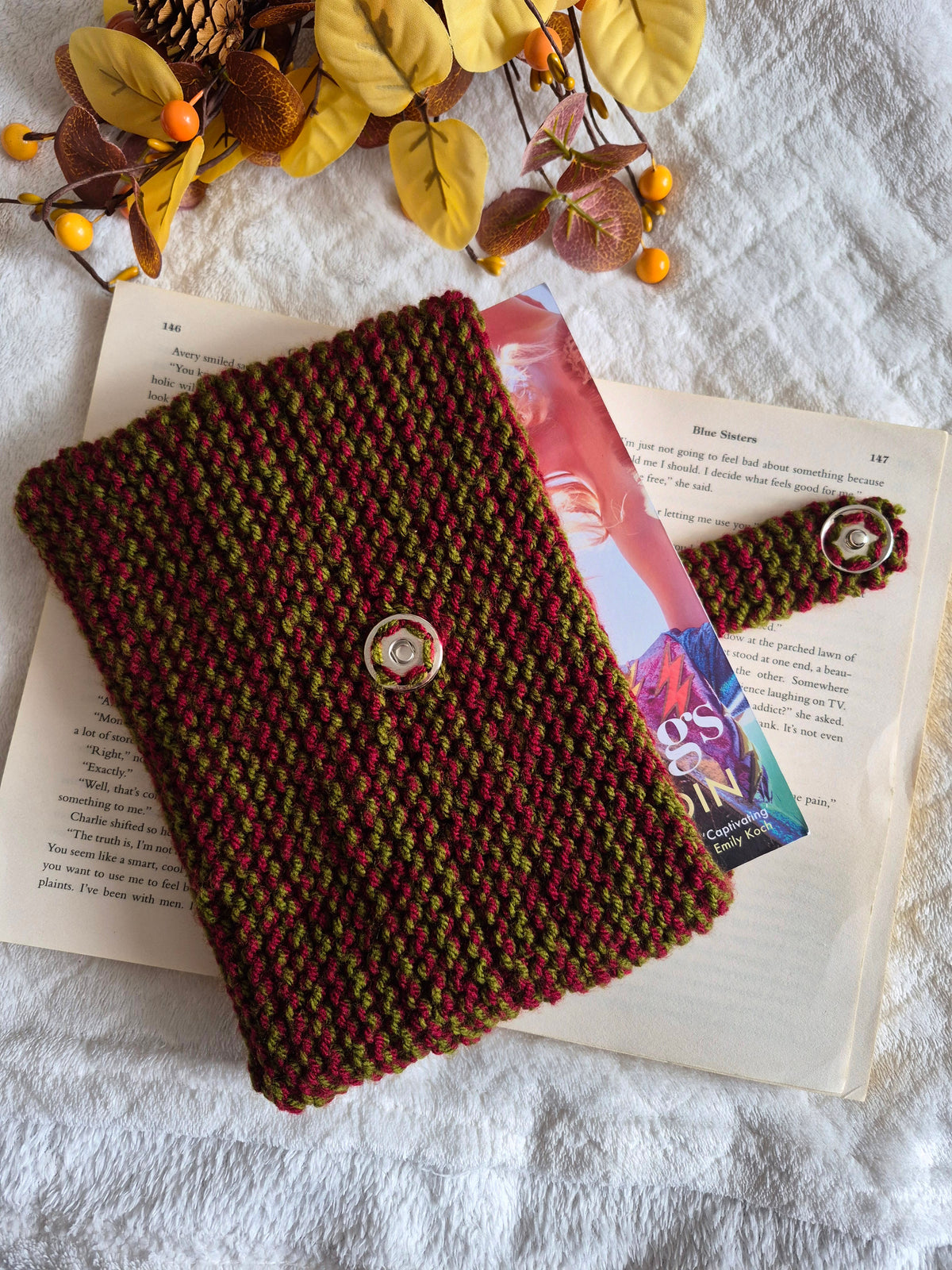 Dark red and green knitted book/large Kindle sleeve