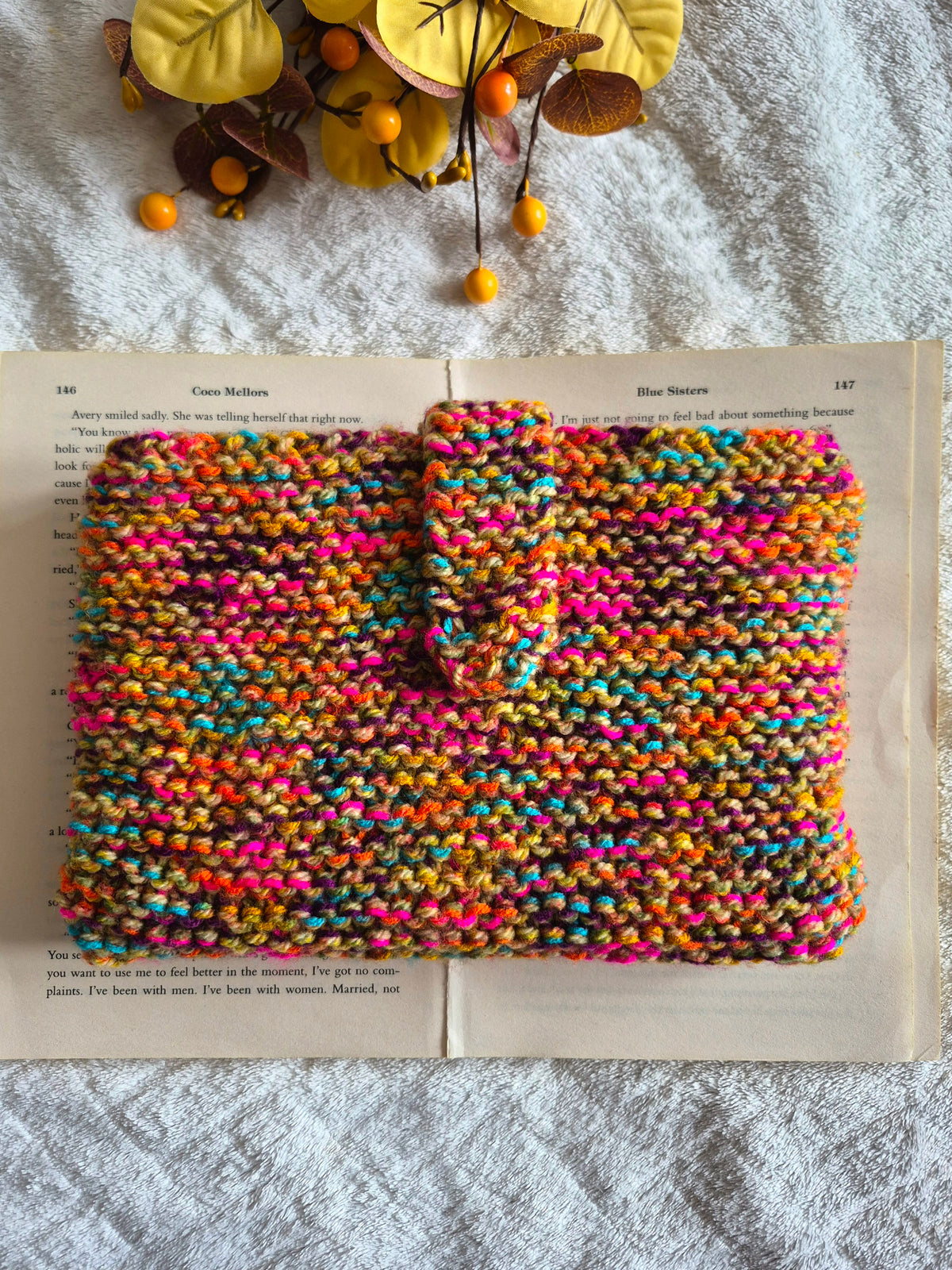 Multicoloured knitted book sleeve