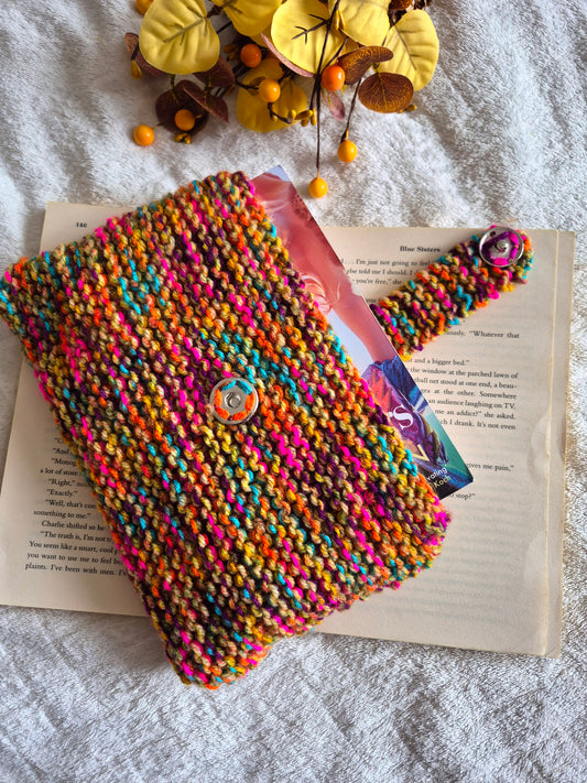 Multicoloured knitted book sleeve