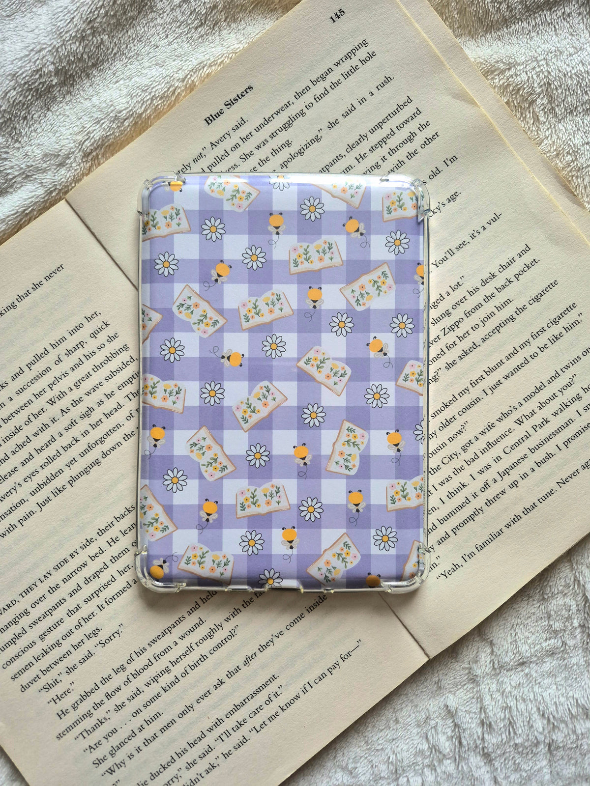 Books and Bees purple chequered kindle insert