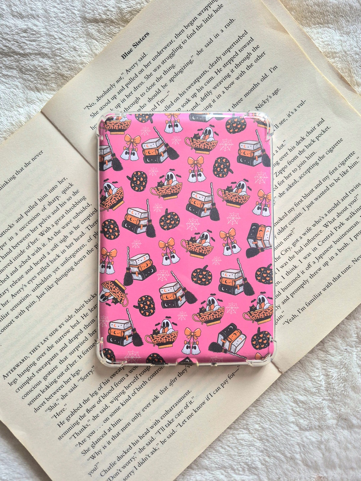Pink Halloween kindle insert: Bookish ghosts and pumpkins