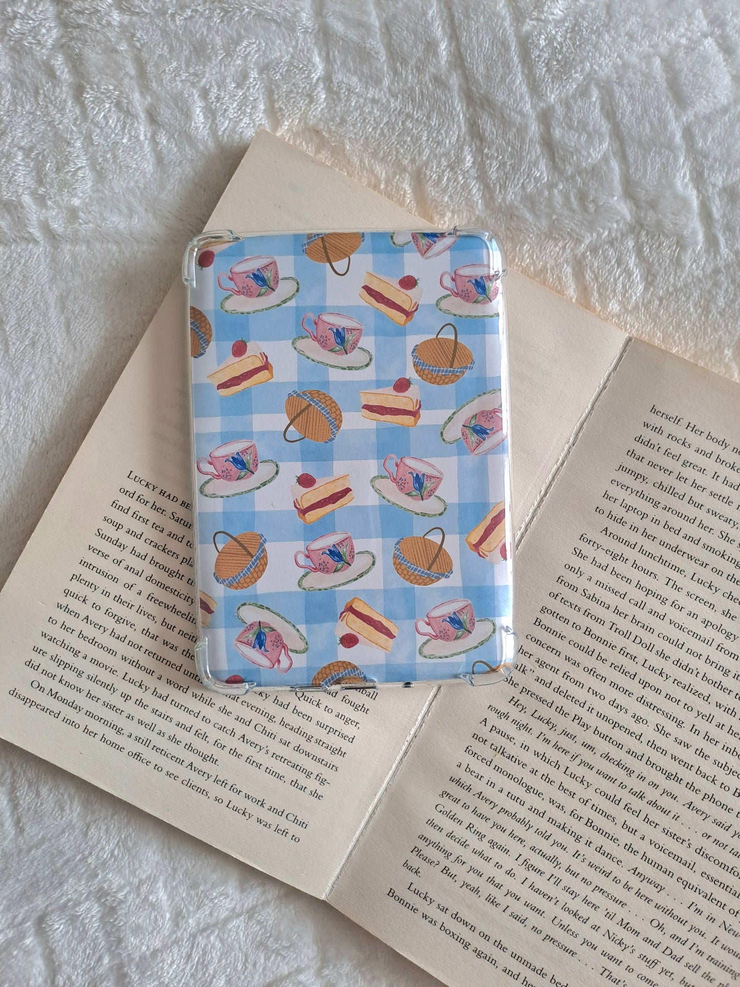 Tea and cake picnic date Kindle skin - Reading accessories | E reader | Booklover gift
