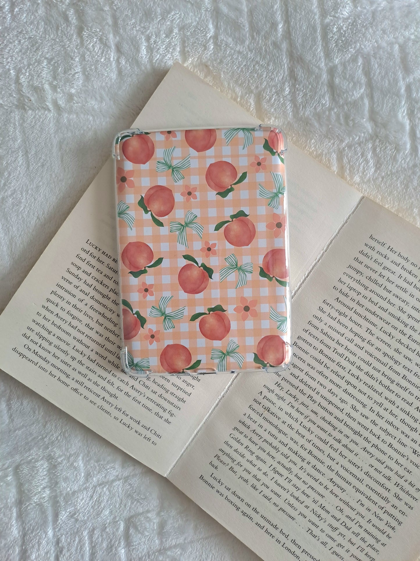 Juicy peaches Kindle skin - Reading accessories | E reader | Booklover gift